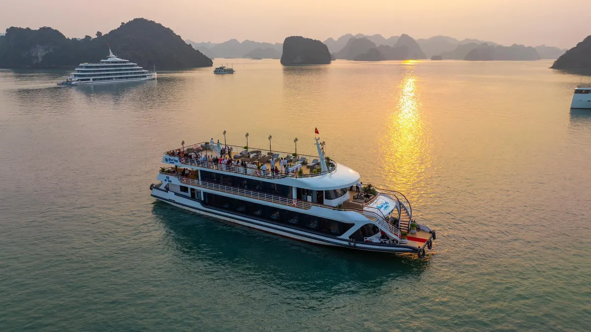 Ăn tối trên du thuyền Black Pearl Bay Hạ Long - ảnh chi tiết 6