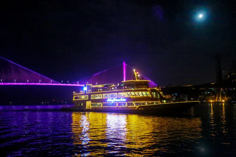 Ăn tối trên Du thuyền Hạ Long Princess - hình 1