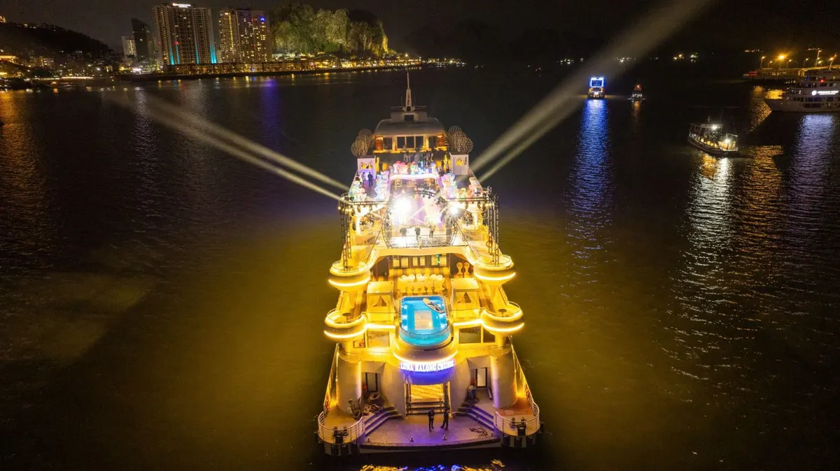 ĂN TỐI TRÊN DU THUYỀN LUNA CRUISE HẠ LONG - ảnh chi tiết 3