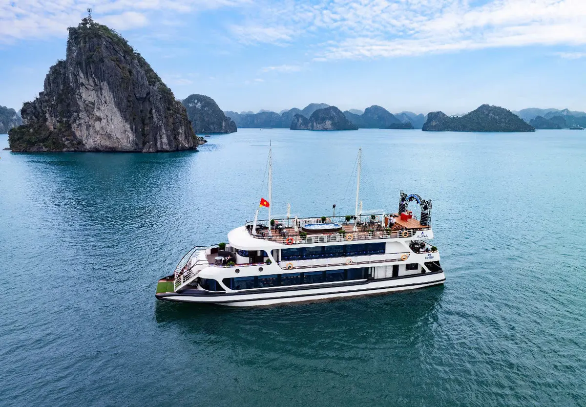 Du thuyền Alina Hạ Long với lịch trình trong ngày - hình 1