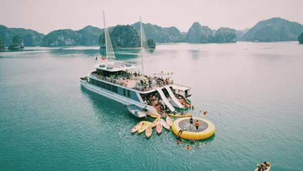 Du thuyền Catamaran Lan Hạ thăm Vịnh Lan Hạ trong ngày - ảnh chi tiết 2