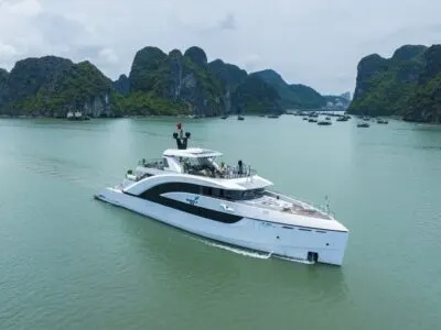 Du thuyền Saquila thăm Vịnh Hạ Long trong ngày