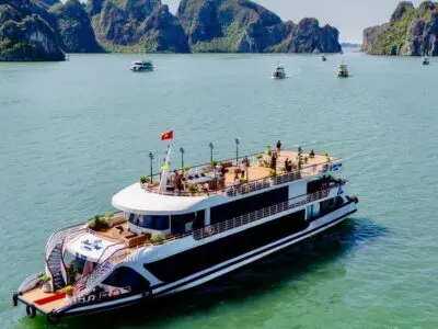 Ăn tối trên du thuyền Black Pearl Bay Hạ Long
