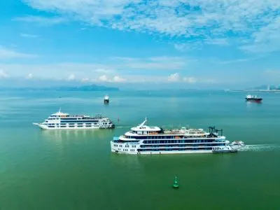 Du thuyền Luna Cruise Hạ Long trong ngày