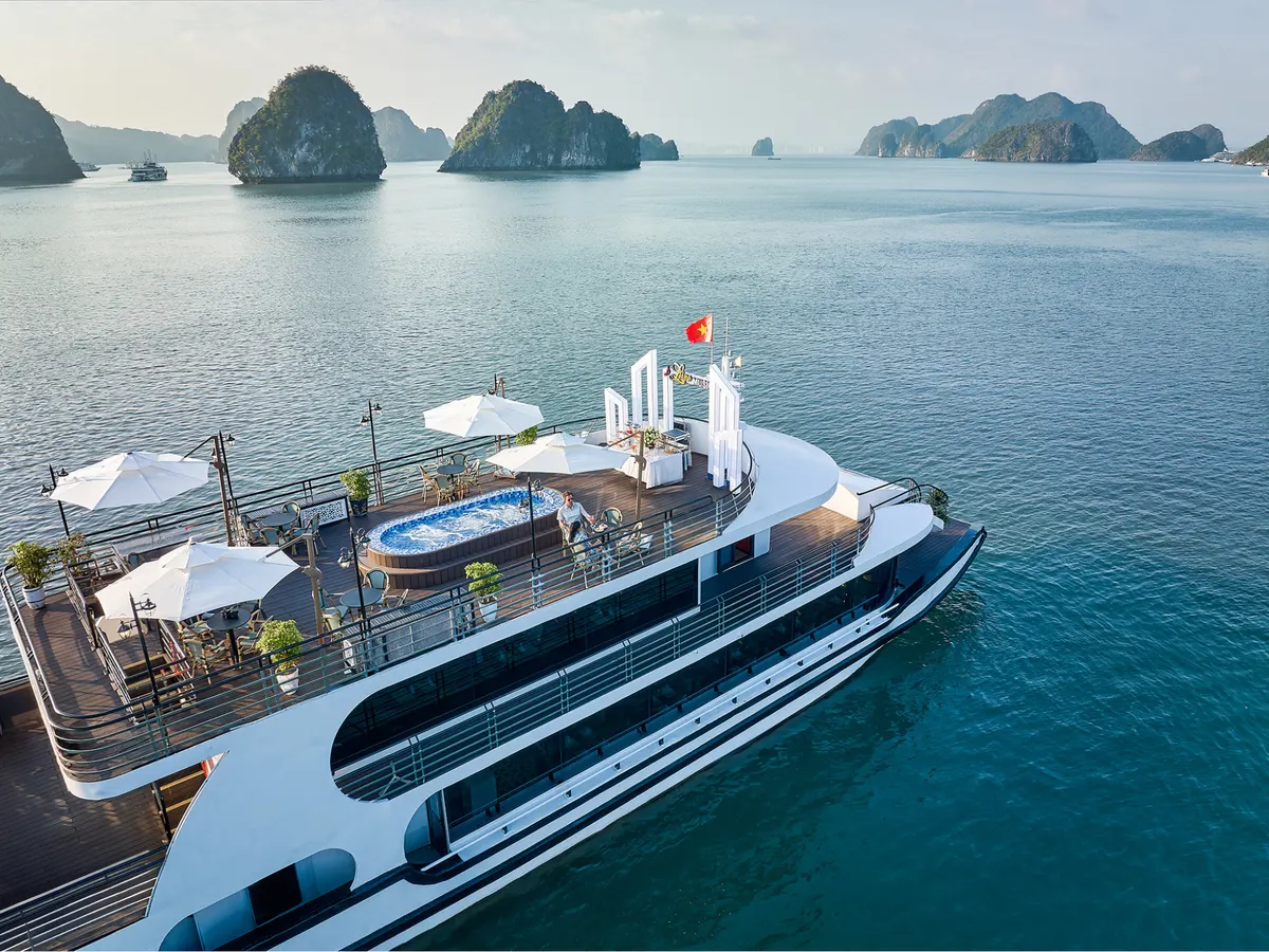 Du thuyền Heritage Luxury Hạ Long với lịch trình tham quan 6 tiếng trong ngày thumbnail 2