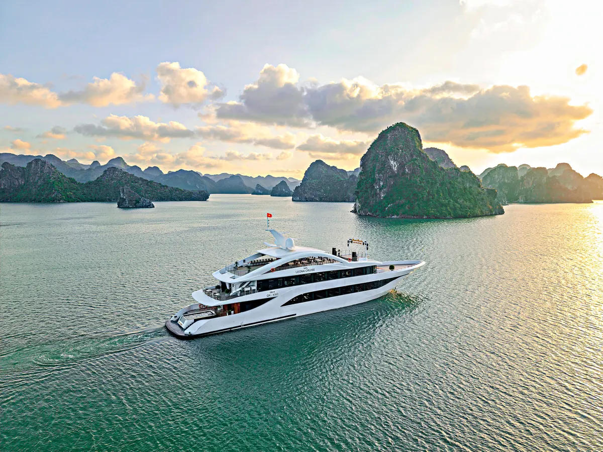 Du thuyền Leona Cruise Hạ Long tham quan Vịnh trong ngày - hình 1