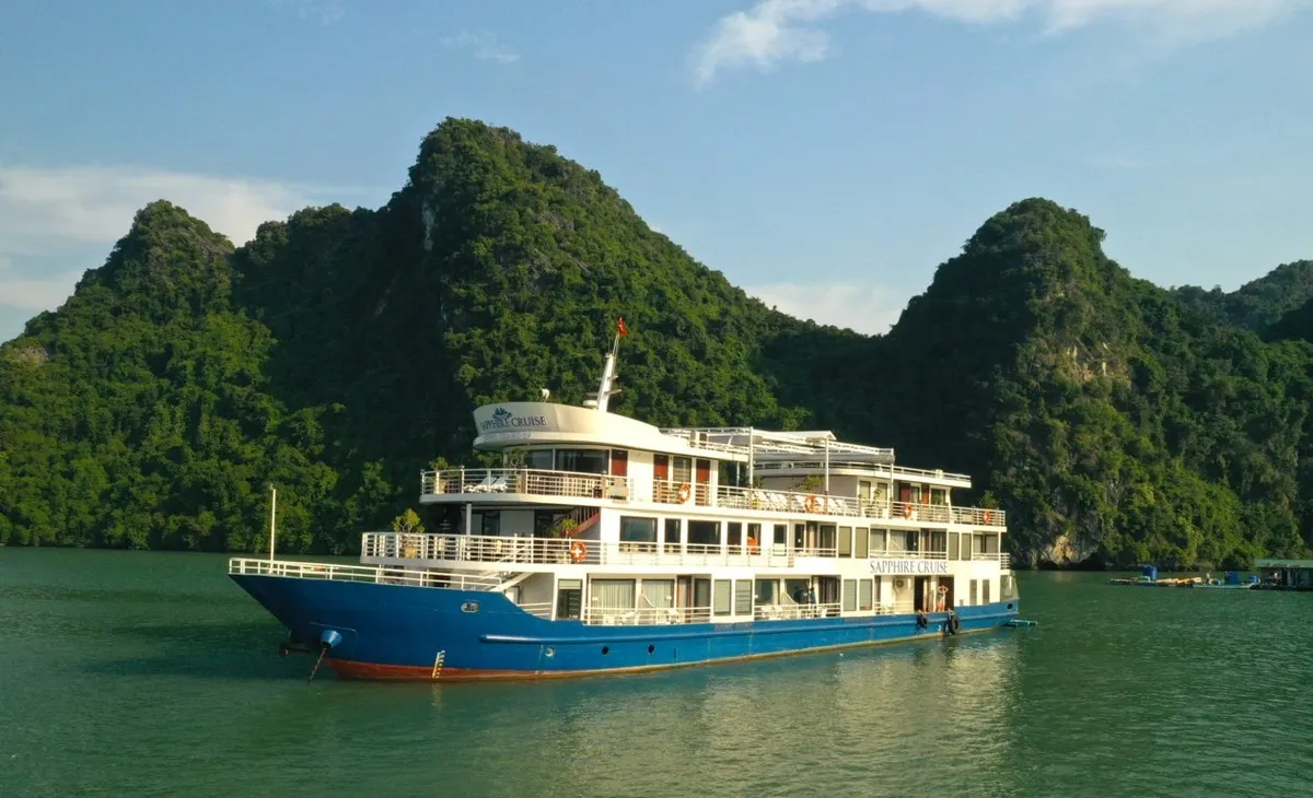 Du thuyền ngủ đêm Sapphire Cruise Lan Hạ Bay - hình 1