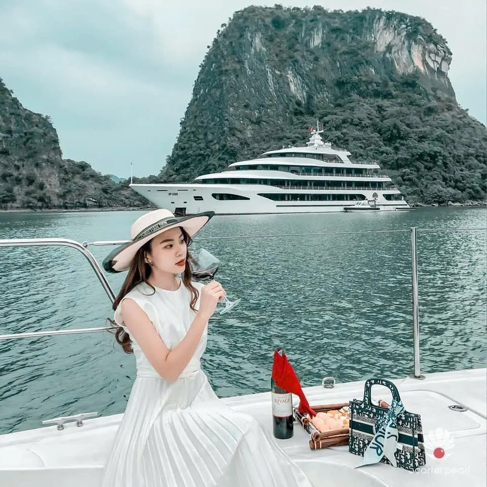 TOP 10 DU THUYỀN HẠ LONG ĐẸP VÀ HIỆN ĐẠI - ảnh chi tiết 4
