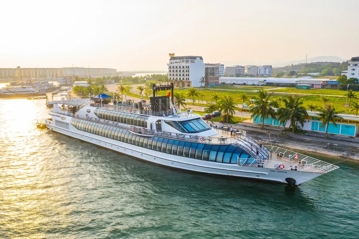 Tour du thuyền Paradise Hạ Long - Tham quan Vịnh trong ngày - hình 1