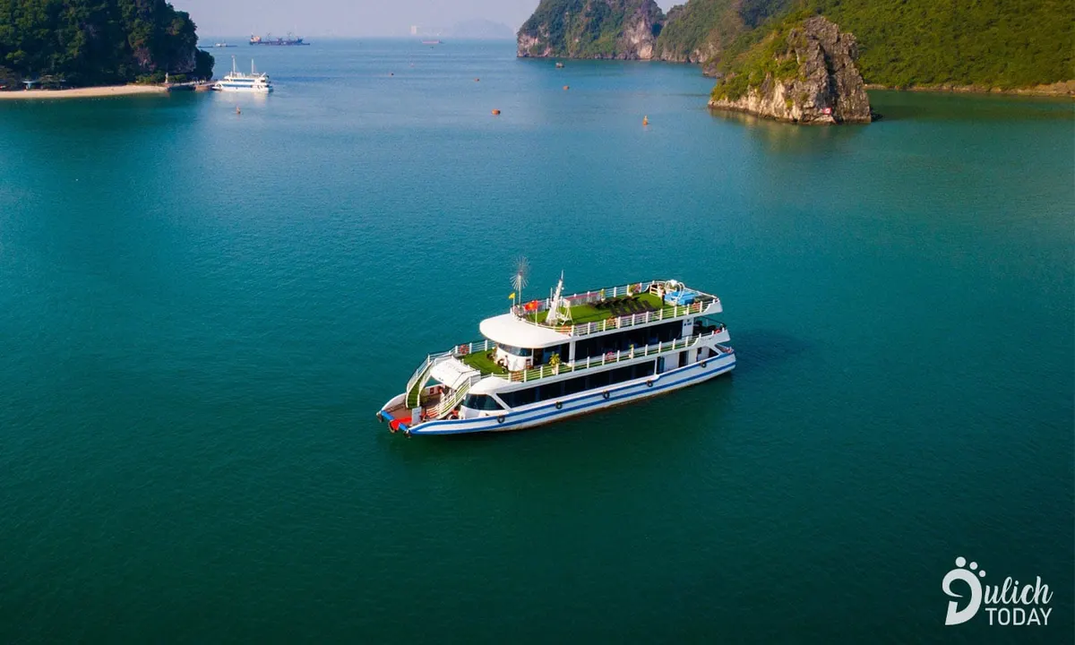 Tour tham quan Vịnh Hạ Long trong ngày - hình 1