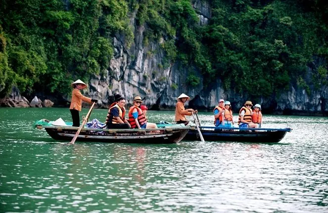 Tour tham quan Vịnh Hạ Long trong ngày - ảnh chi tiết 3