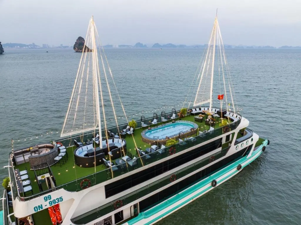 Tour tham quan Vịnh trong ngày trên Du thuyền Maia Day Crusie Hạ Long - hình 1